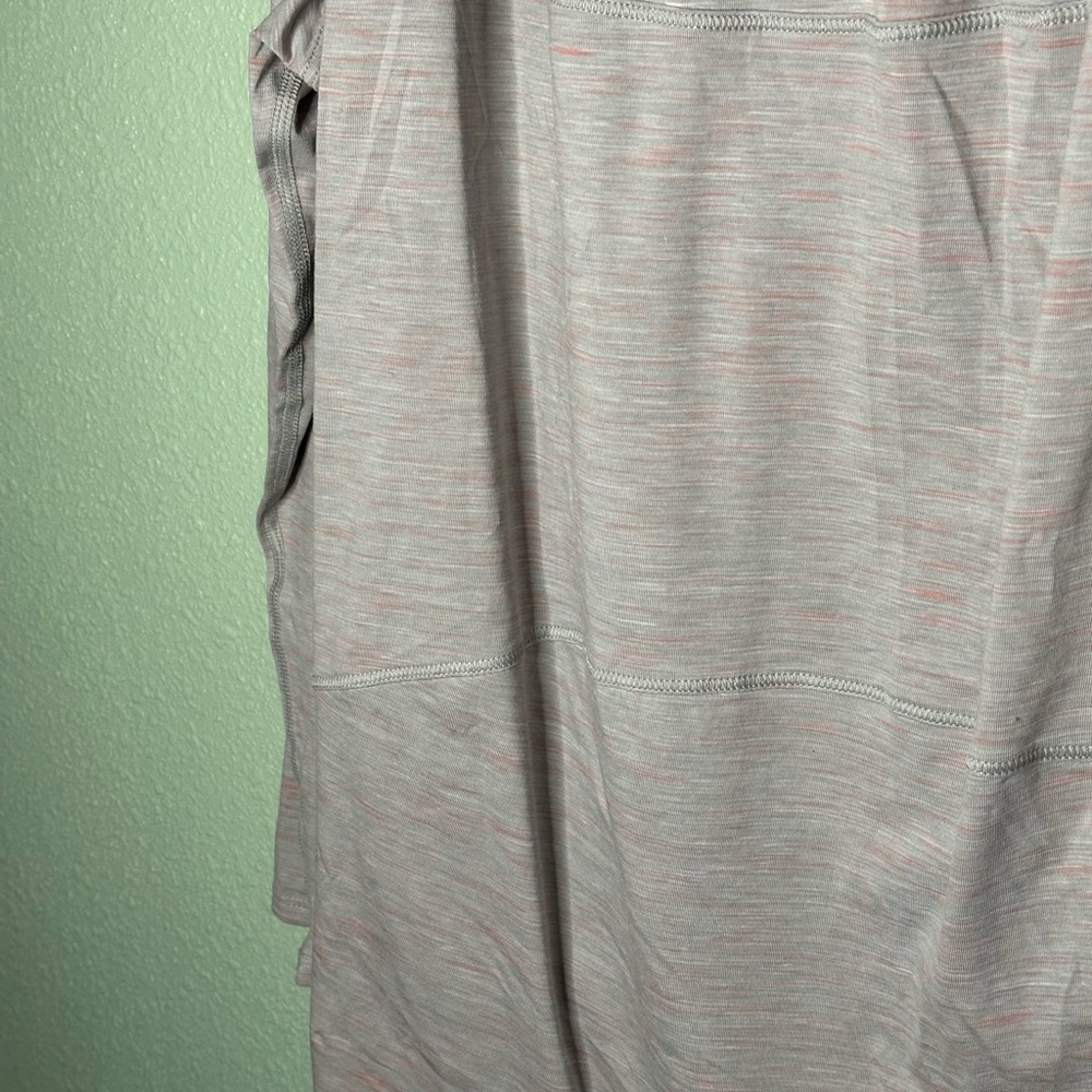 Lululemon Back In Action Long Sleeve Size 10 Grey Striped Scoop Neck NWT - Picture 3 of 8